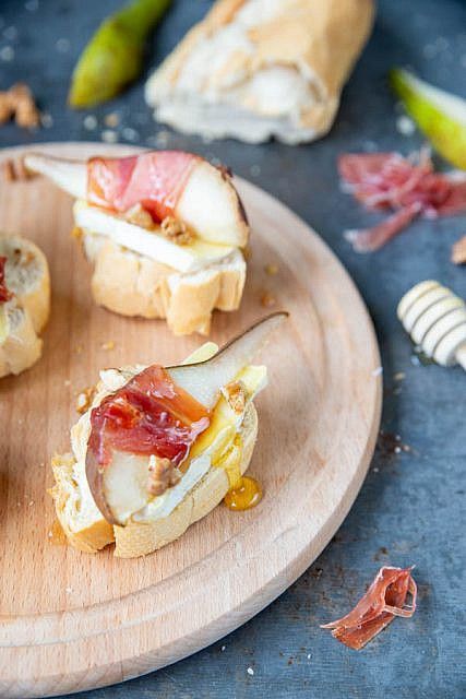 Bruschetta Brie Met Peer En Serranoham Brenda Kookt Borrelhapje