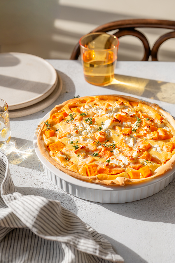Hartige taart met pompoen en spinazie en feta