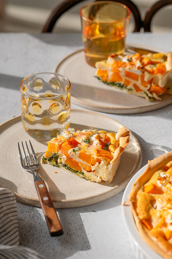 Hartige taart met pompoen en spinazie en feta