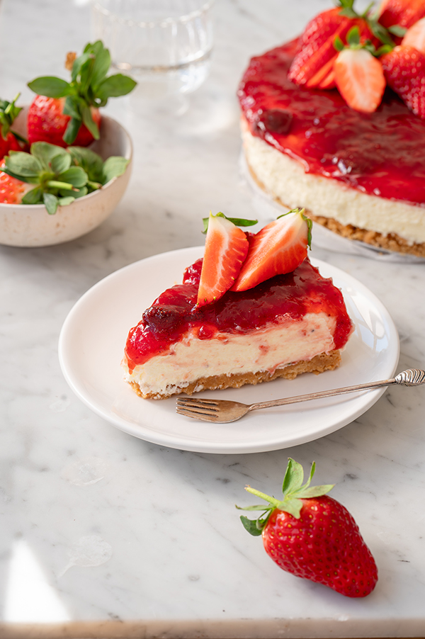MonChou taart met aardbeientopping