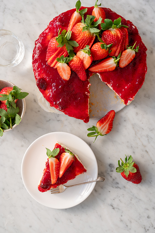 MonChou taart met aardbeientopping