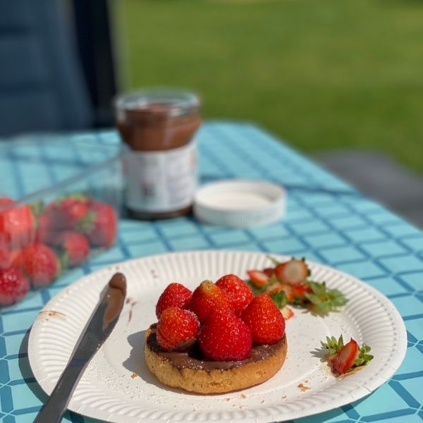 foodfoto's - beschuitje met nutella en aardbeien