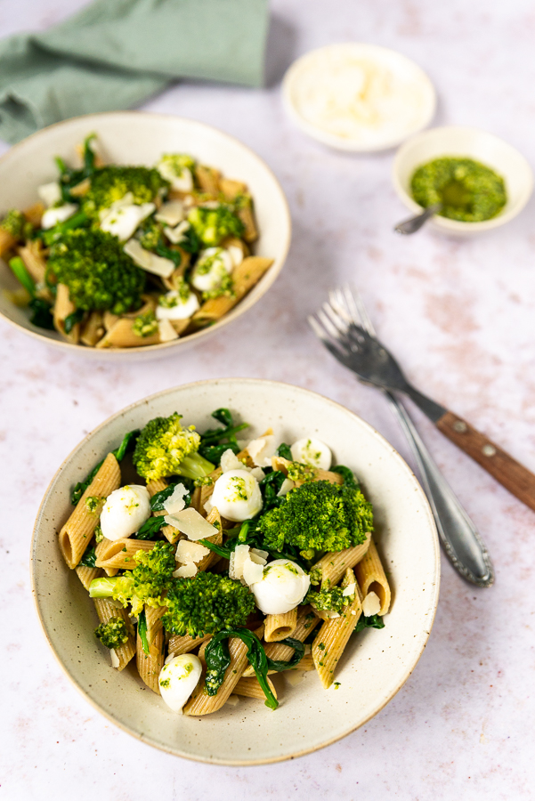 Groene pasta pesto met broccoli en spinazie