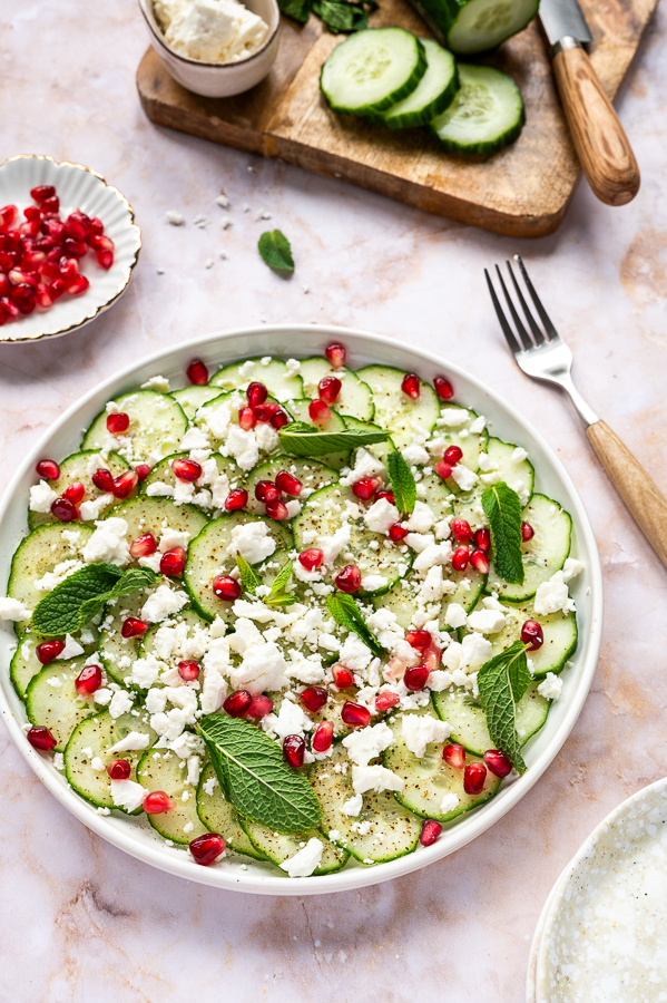 Komkommersalade met feta en granaatappelpitjes