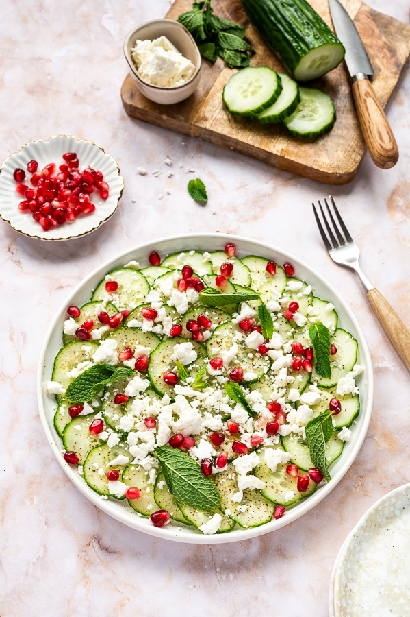 Komkommersalade met feta en granaatappelpitjes