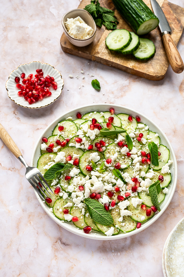 Komkommersalade met feta en granaatappelpitjes