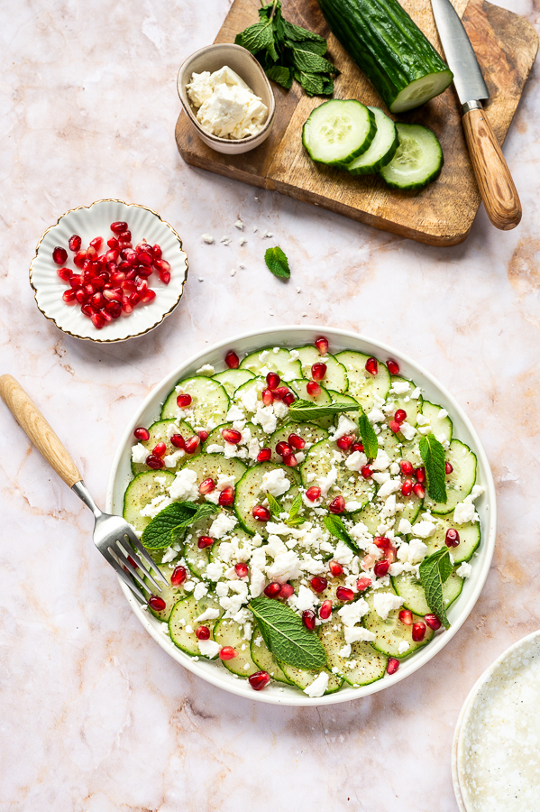 Komkommersalade met feta en granaatappelpitjes