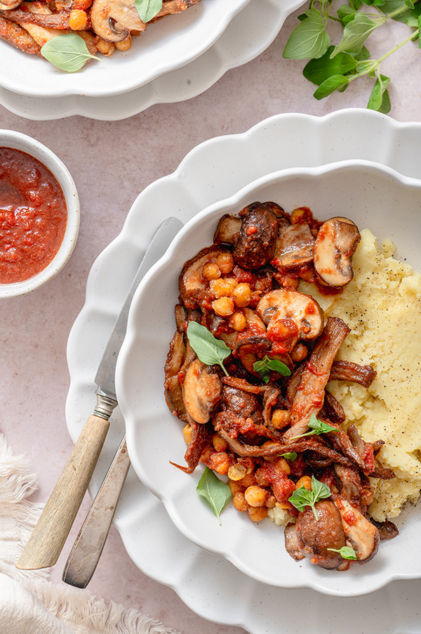 Aardappelpuree met paddenstoelen in BBQ-saus