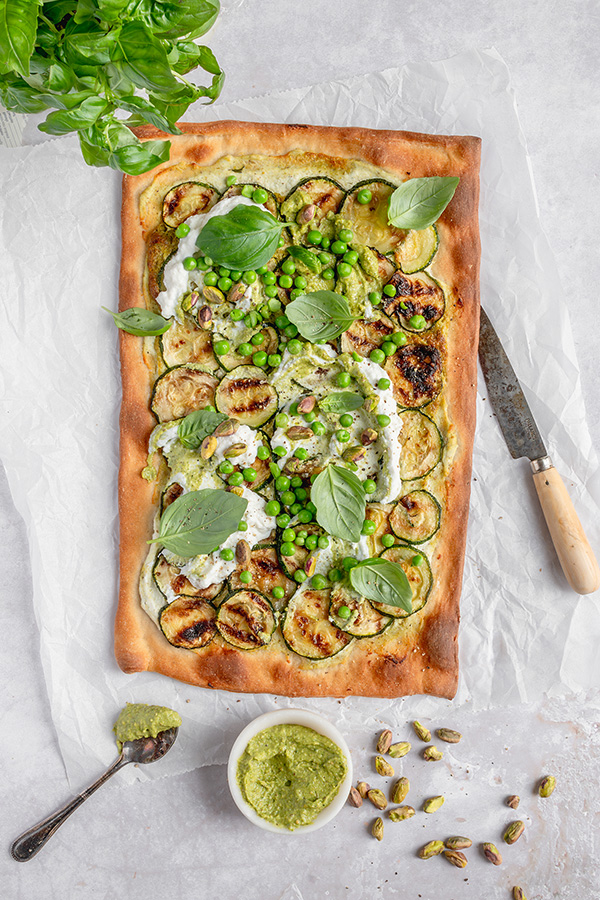 Pizza met pistachepesto en ricotta