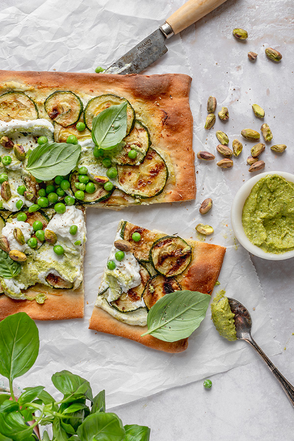 Pizza met pistachepesto en ricotta