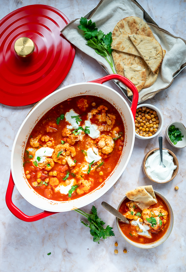 Bloemkoolstoof met tomaat en gegrilde paprika