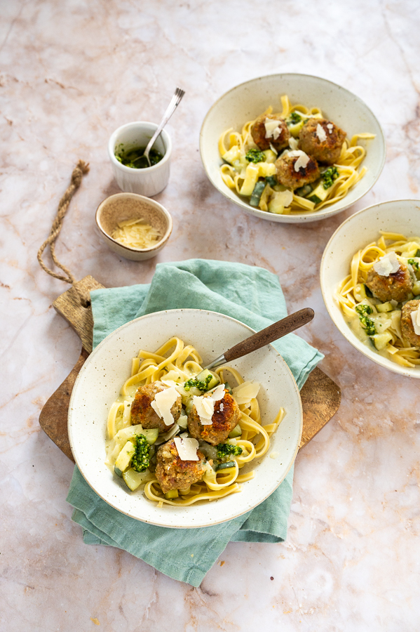 Pasta pesto met gehaktballetjes