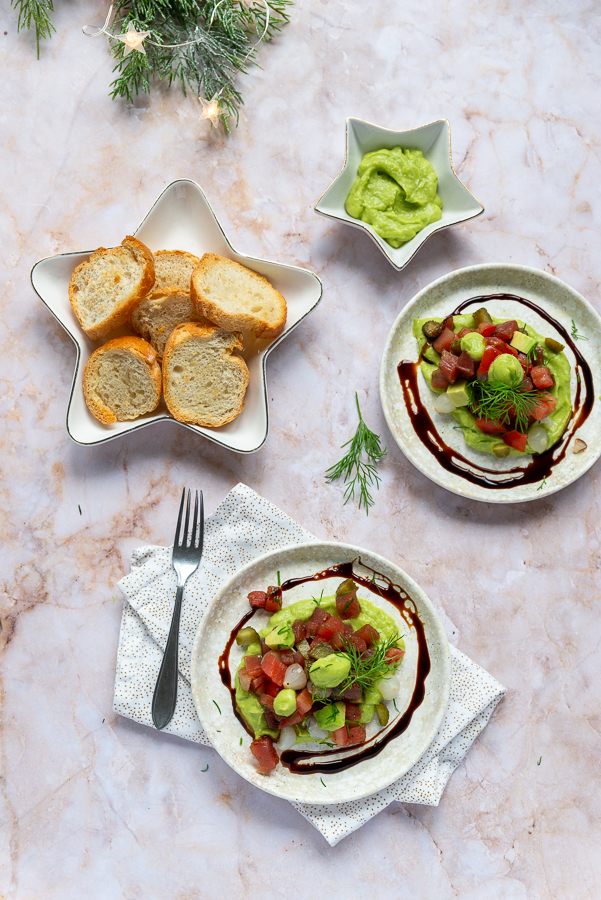 Tonijntartaar met avocado en balsamico