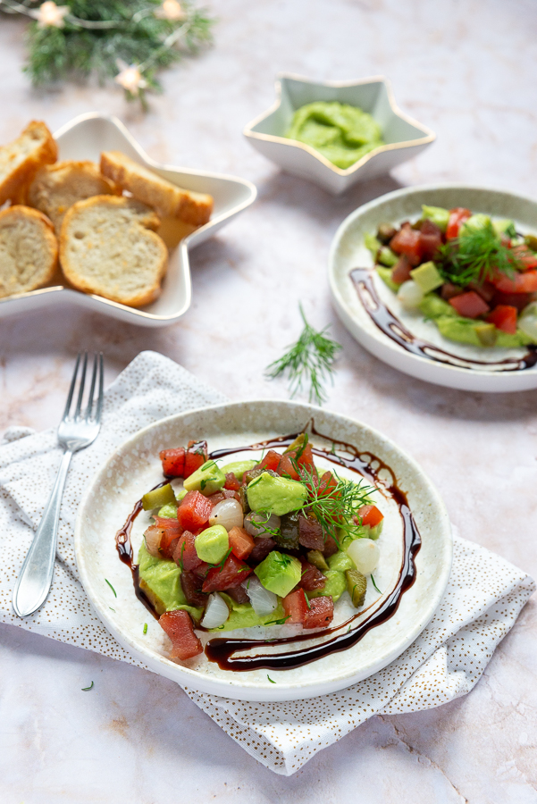 Tonijntartaar met avocado en balsamico