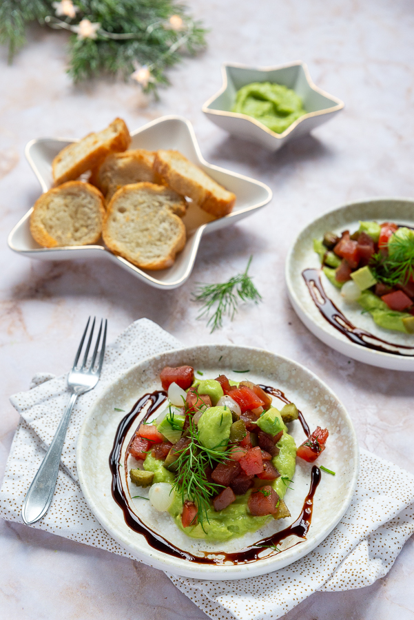 Tonijntartaar met avocado en balsamico