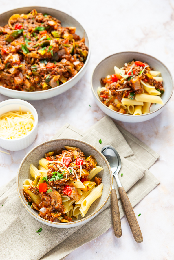 Snelle pasta met gehakt in tomatensaus