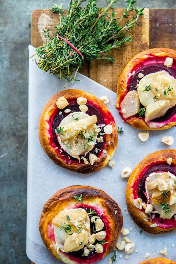 Pizzahapje met rode biet en geitenkaas voor oud en nieuw