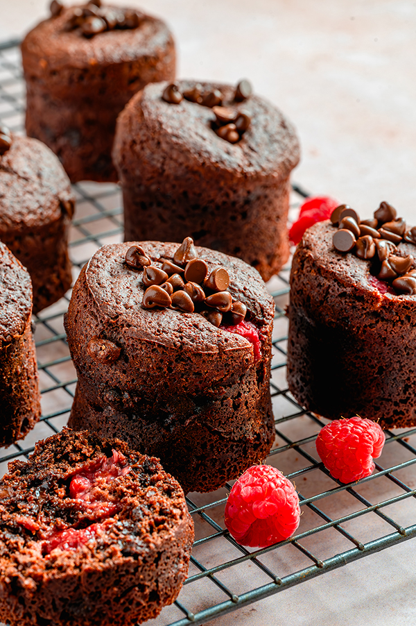 Chocolademuffins met chai en frambozen