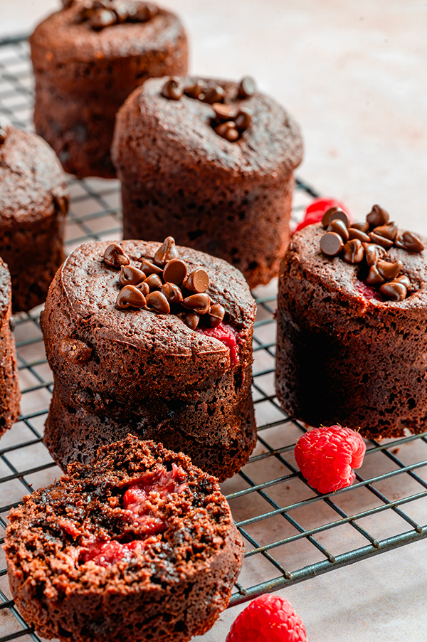 Chocolademuffins met chai en frambozen