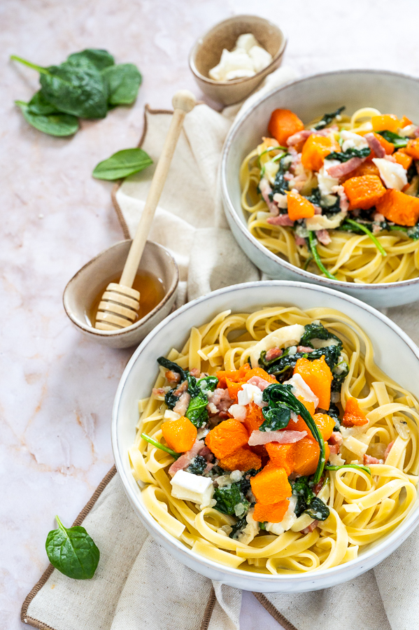 Geitenkaas pasta met pompoen en spekjes