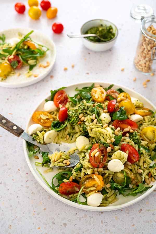 Orzo caprese salade
