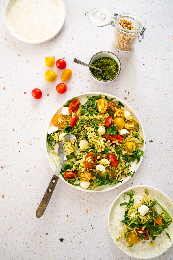 Orzo caprese salade