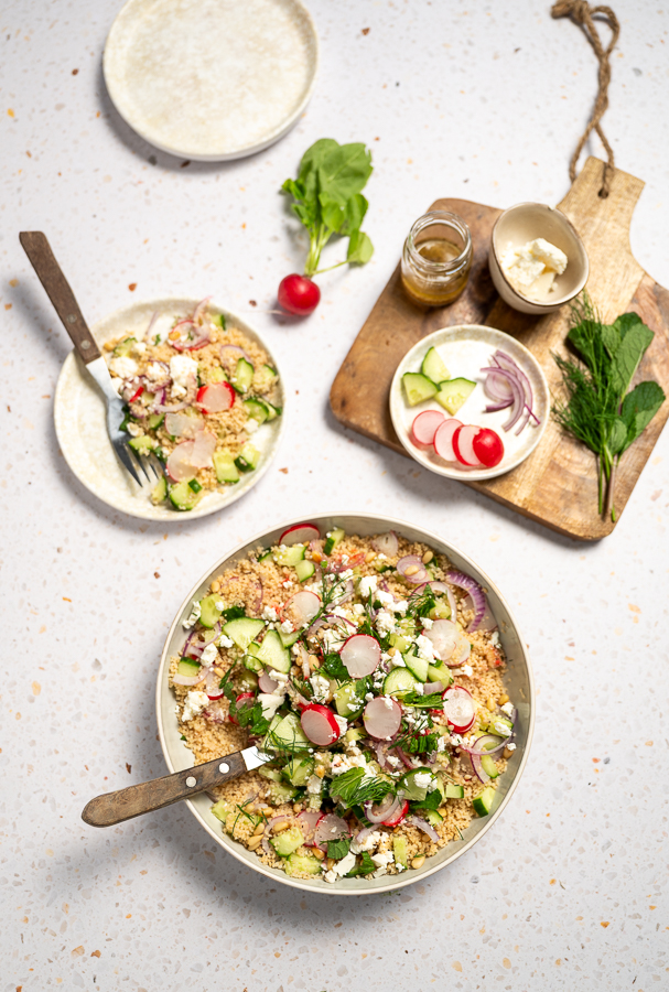Frisse couscous salade met munt, komkommer en feta