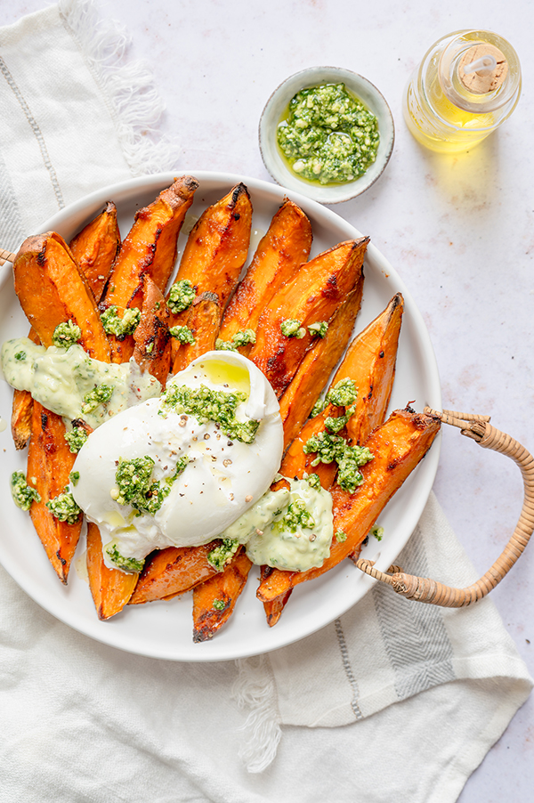 Geroosterde zoeteaardappel met burrata en pestodressing