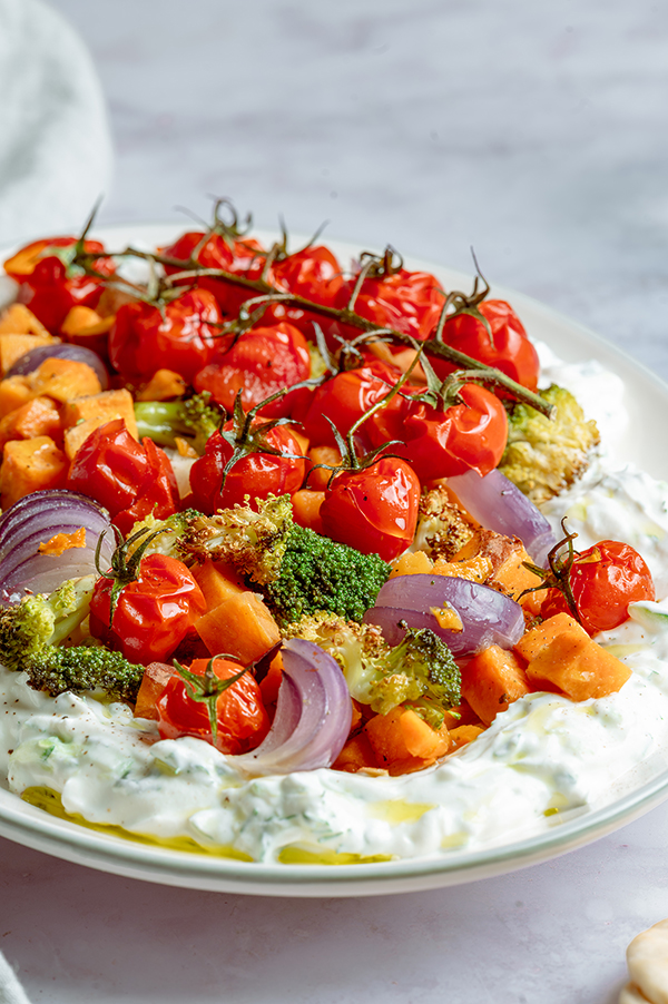 Tzatzikibowl met geroosterde groenten