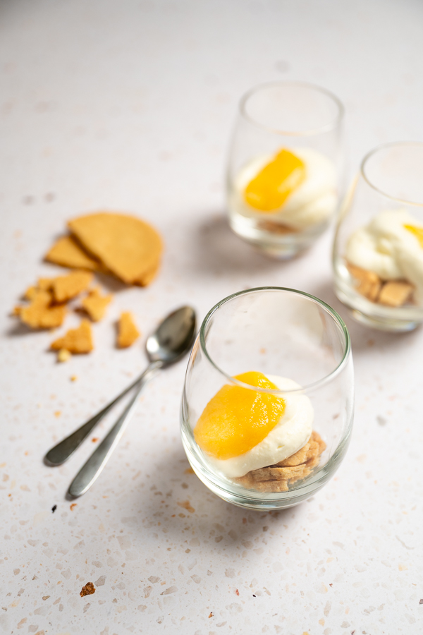 MonChou in een glaasje met lemon curd