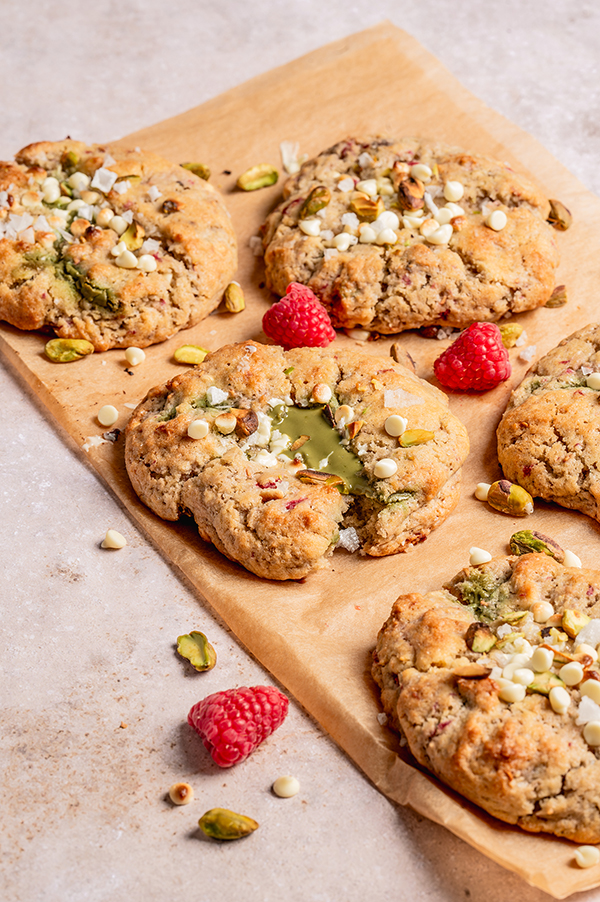 Pistache koekjes met witte chocolade en frambozen