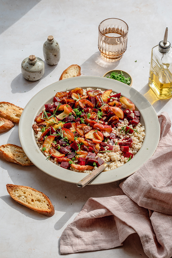 Parelcouscous met biet en gekarameliseerde appel