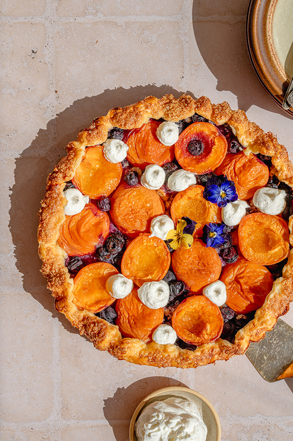 Abrikozentaart met bladerdeeg en amandelspijs