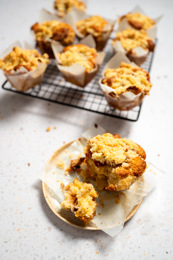 Appel kruimel muffins - appel kaneel muffins