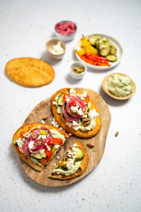 Naan met pistache/feta spread en gegrilde groenten