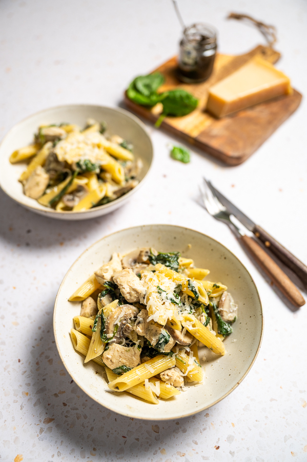 Truffelpasta met kip en champignons