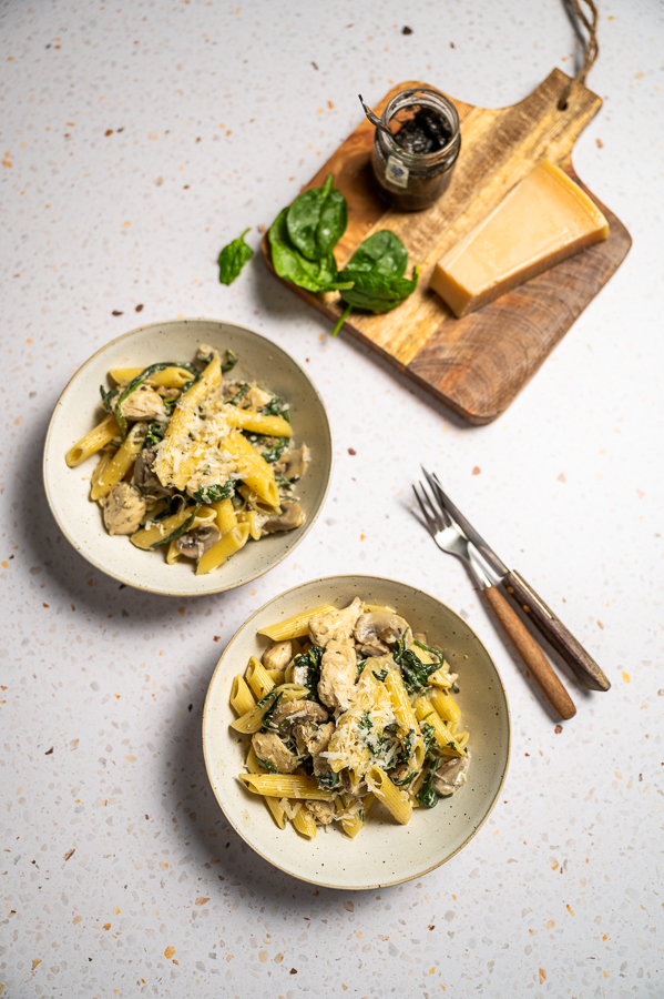 Truffelpasta met kip en champignons