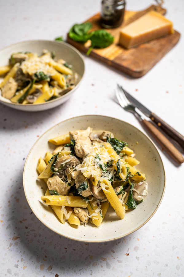 Truffelpasta met kip en champignons