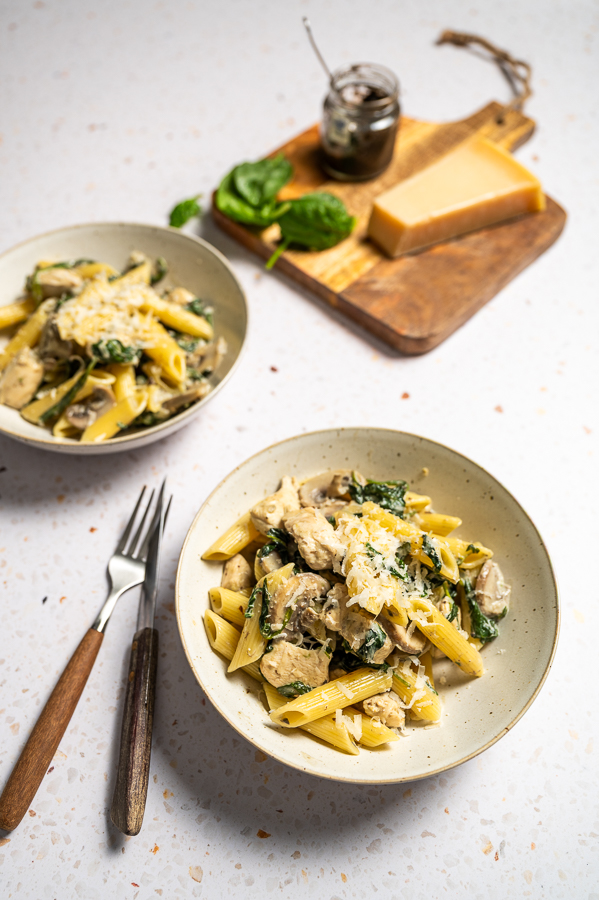 Truffelpasta met kip en champignons