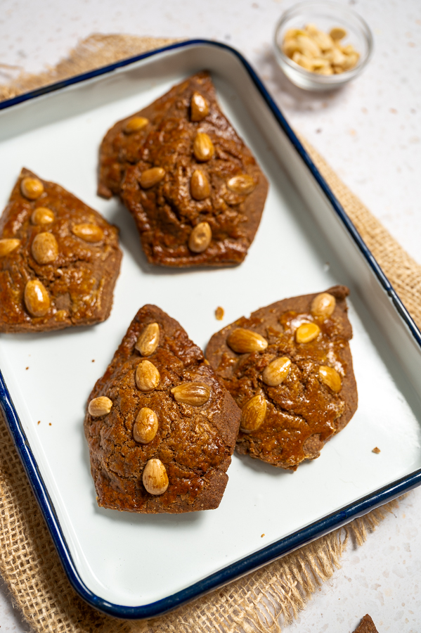 Sinterklaaskoeken - Mijter van gevuld speculaas