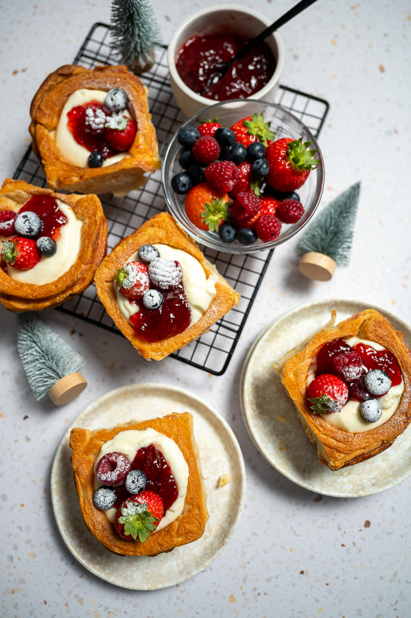 Croissantcups met MonChou en rood fruit