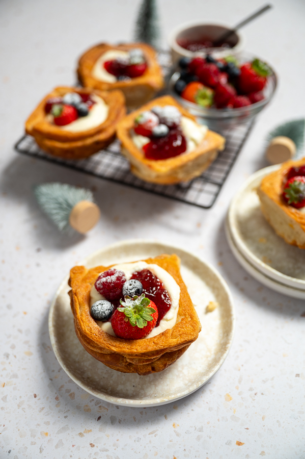 Croissantcups met MonChou en rood fruit
