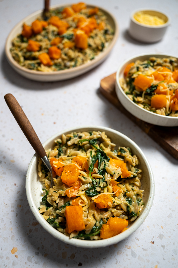 Romige orzo met pompoen en spinazie