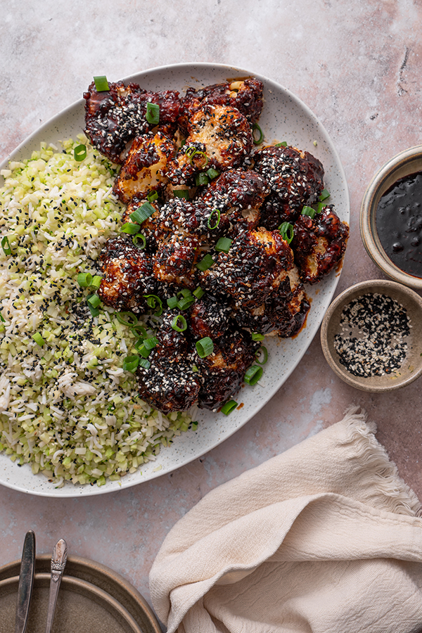 Sticky bloemkool met broccolirijst