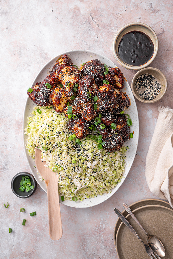 Sticky bloemkool met broccolirijst