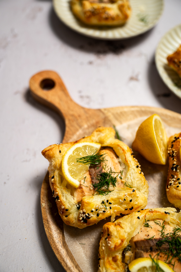 Bladerdeegpakketjes met zalm en spinazie