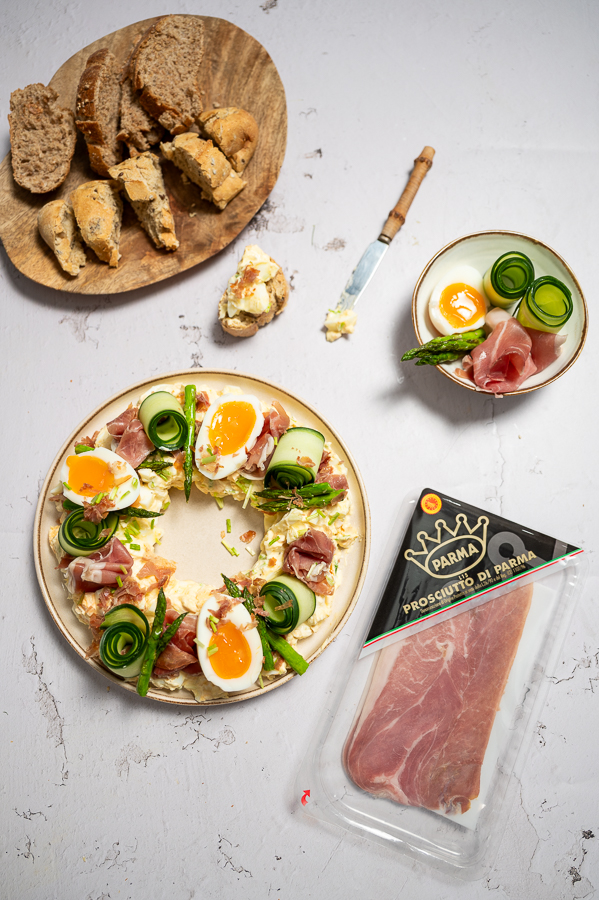 Eiersalade met parmaham en groene asperge