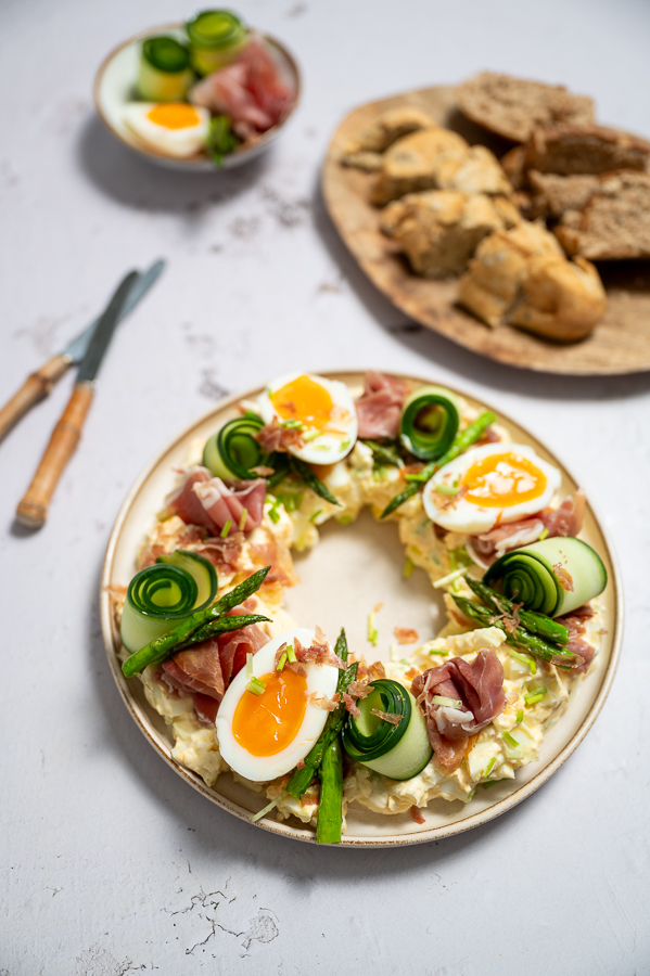 Eiersalade met parmaham en groene asperge