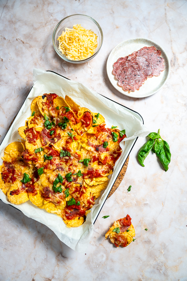 Pizza salami nacho's