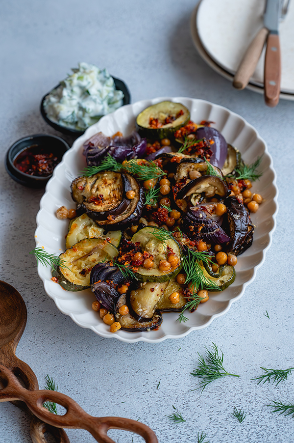 Salade van gegrilde groenten met tzatziki